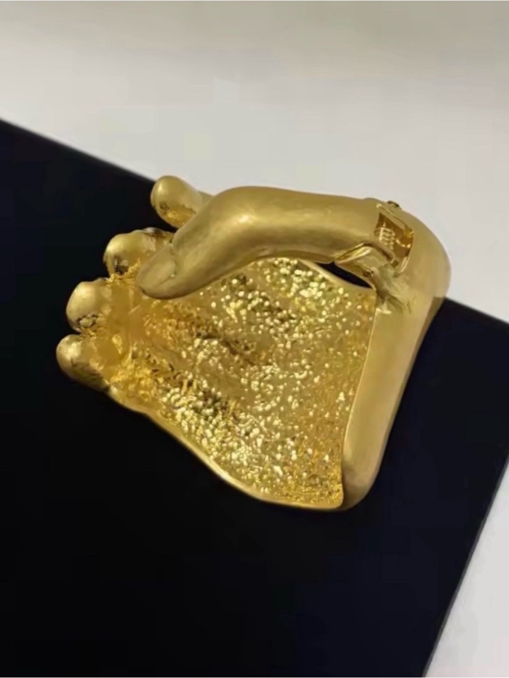 VINTAGE Gold Tone Sculpture Cuff Bracelet ‼️SHOW STOPPING ‼️ - Picture 7 of 13